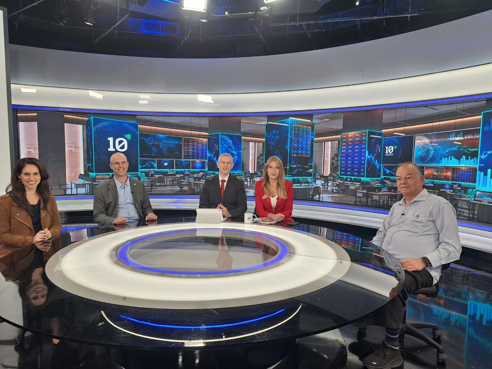 La Chaine de TV, « Channel 10 », s’intéresse beaucoup à la France. Interview en direct de Daniel Rouach en hébreu.