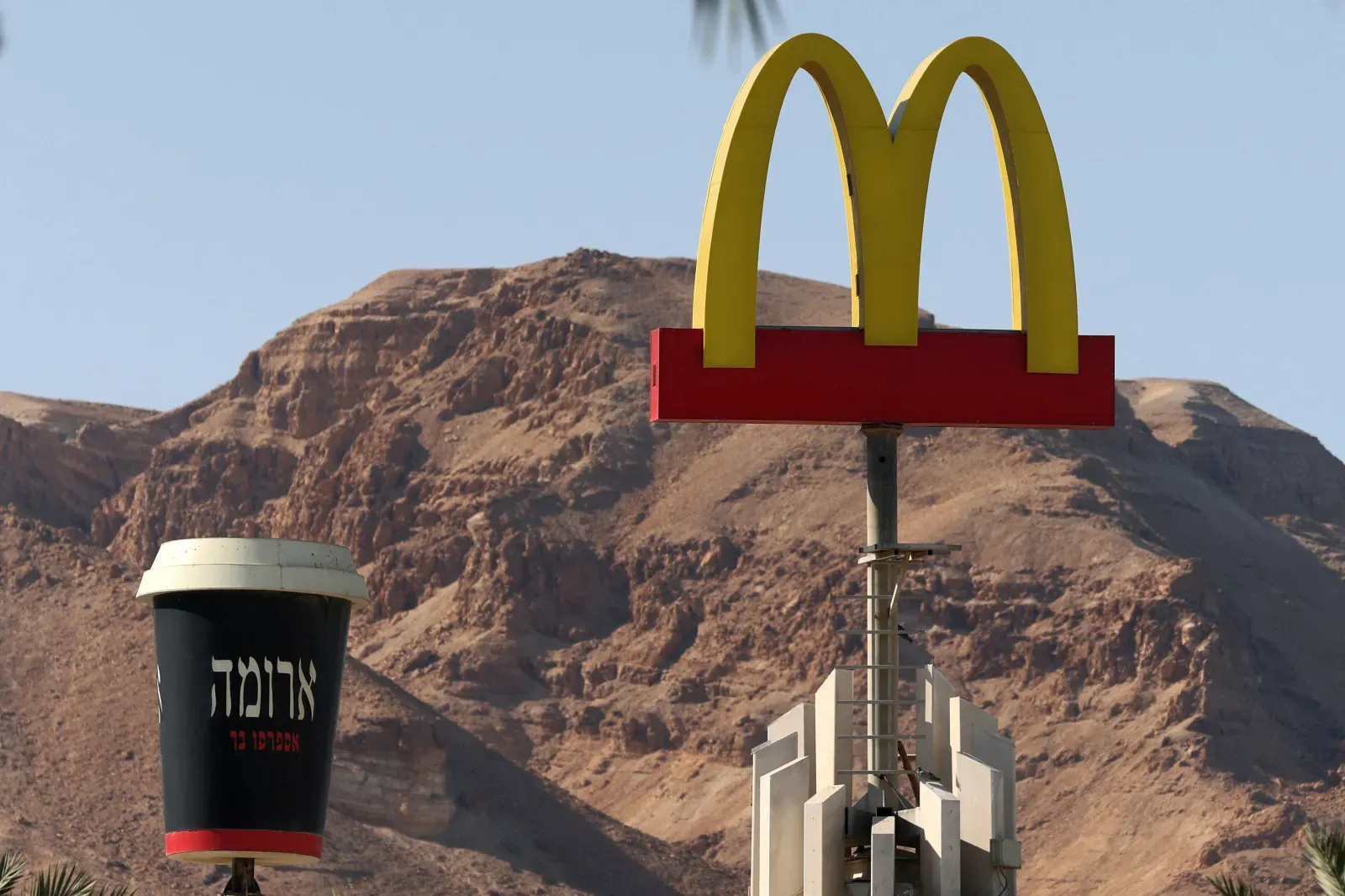 Non au boycott d’Israël! 225 restaurants, des jobs pour les arabes du pays, la firme adorée par IsraelValley, Mc Donald’s, est très profitable.