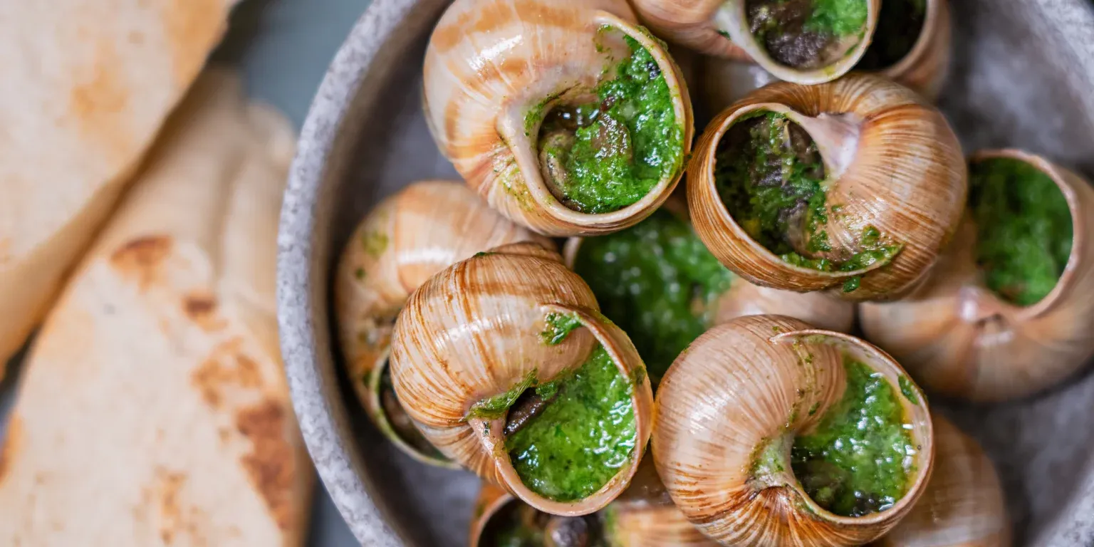 Après le vol de diamants du Louvre, un vol d’escargots fait sourire les israéliens.