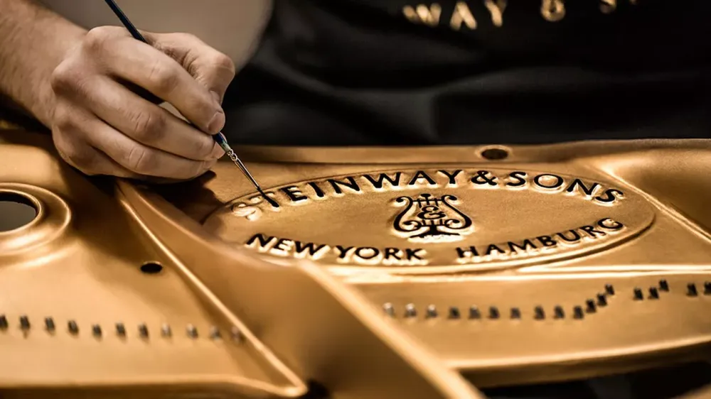 C’Israël. Histoire juive… Steinway & Son’s règne sur le marché des pianos de concert.