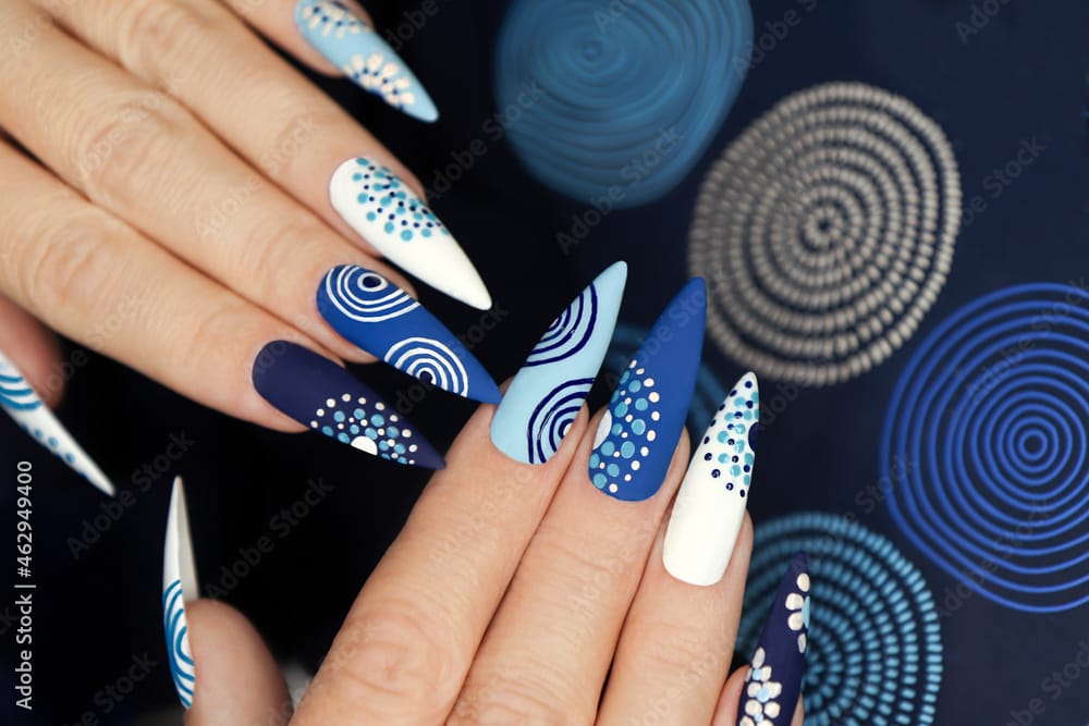 Tel-Aviv, Job en Or. Boosté par les réseaux sociaux, le « nail art » est une opportunité de business en Israël.