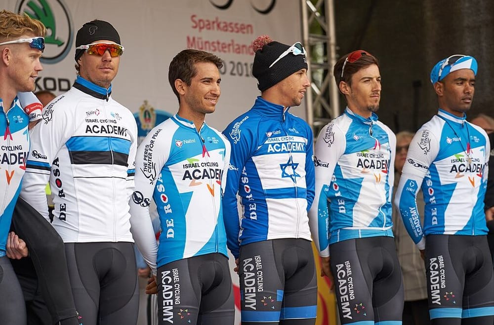 « Israël StartUp Nation » & chute de Chris Froome. Tour de France et 1ère étape.