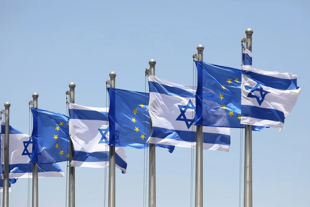 Israël aime la Roumanie, pays qui abrite une armée d’informaticiens. Bucarest est un important hub « IT », avec un pôle dans la cybersécurité.