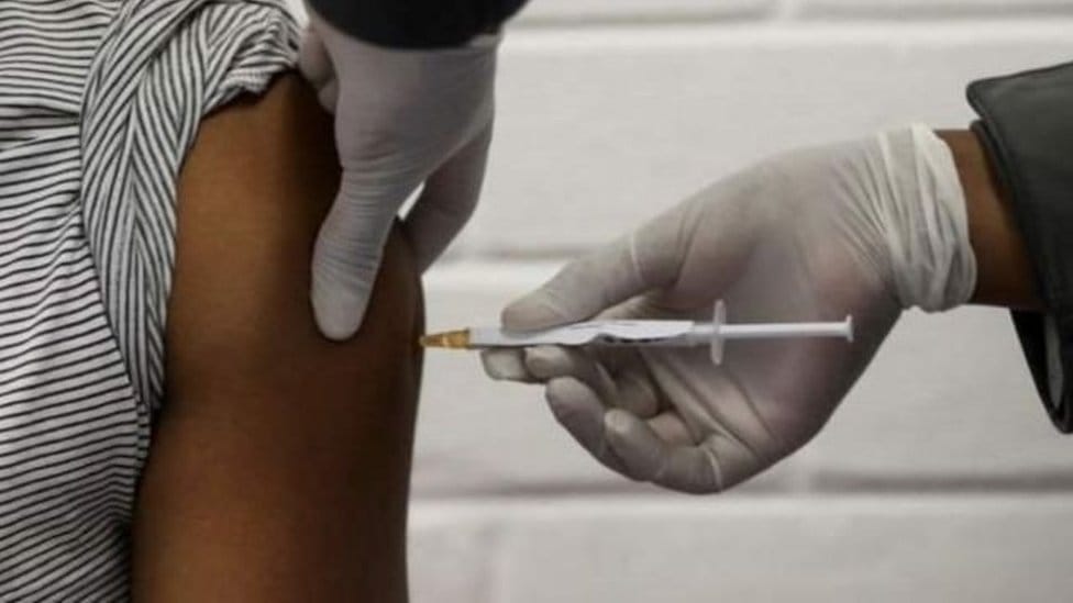 Libre et gratuit! Centre de vaccination à Tel Aviv pour travailleurs étrangers, migrants, demandeurs d’asile.
