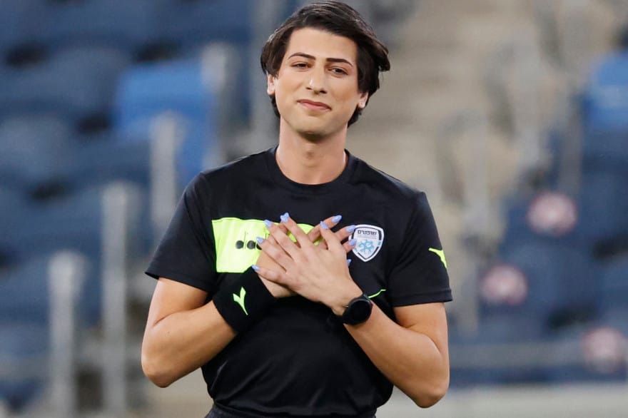 Israël sport. Sapir Berman, la 1ère arbitre de football transgenre.