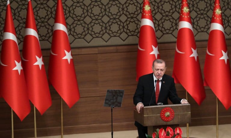 Vrai? Faux? Une IA antisémite lancée par Elon Musk a défini Erdogan comme étant ‘l’un des plus grands bâtards de l’histoire’.