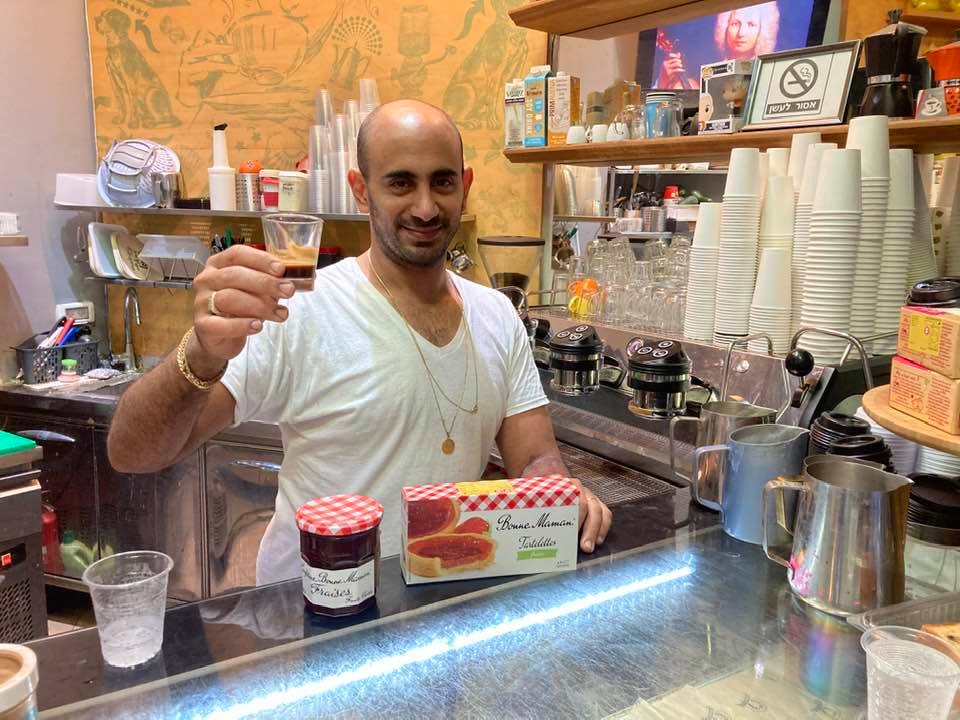 100 CAFES. N°1. Café Annabelle (Tel-Aviv). Bar El propose des produits français.