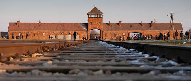 Jean Castex au Mémorial d’Auschwitz. Déplacements à portée symbolique.