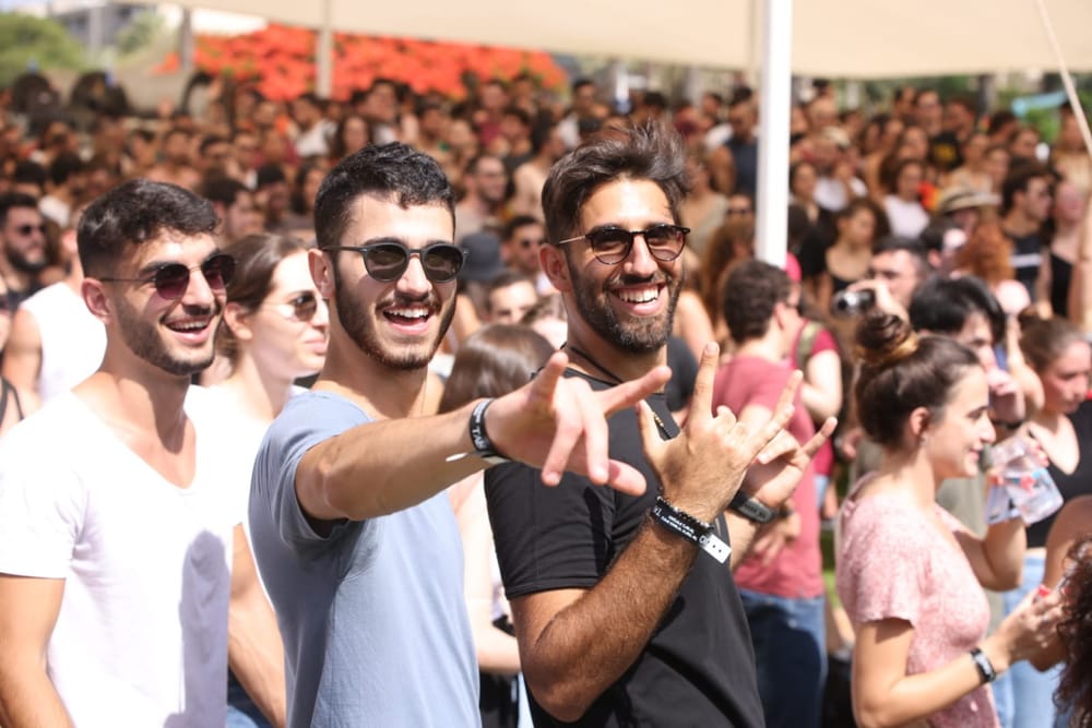 Mazel Tov! 130 nouveaux immigrants en provenance de France en Israël.