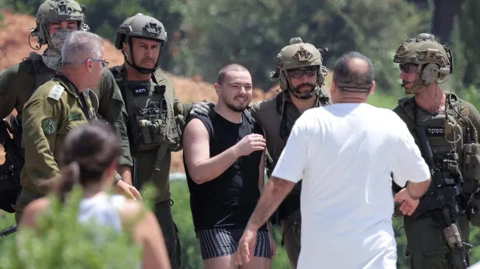 Larmes et cris de joie en Israël. Le pays a pleuré et dansé. 4 otages libérés, dont Noa, dans des conditions incroyables. Les ex-otages subissent des examens médicaux (blessures, agressions sexuelles présumées).