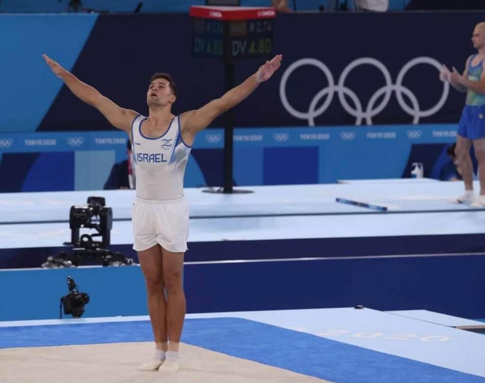 JO et haine d’Israël. Accueilli en héros, le judoka algérien.