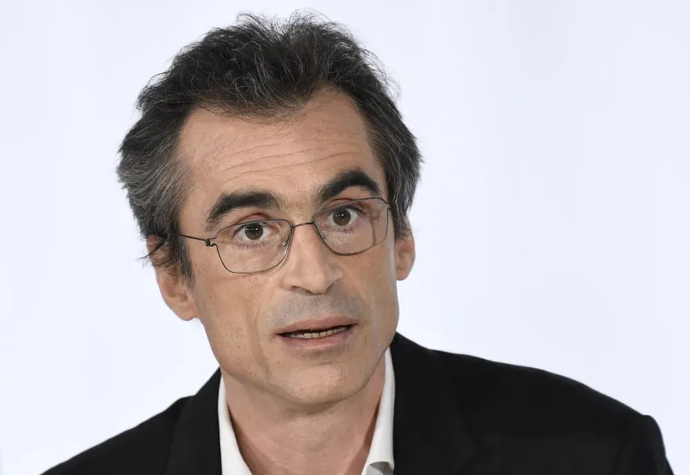 Une mémorable et mouvementée séance de dédicaces de Raphaël Enthoven à la FNAC Saint-Lazare.