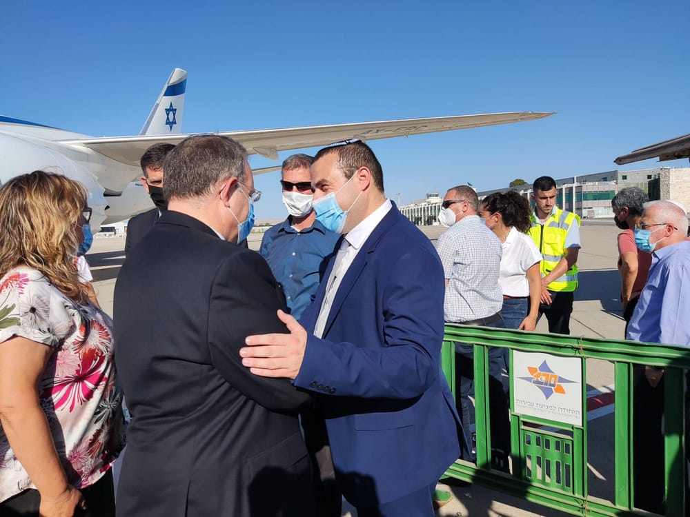 Bienvenue en Israël! 160 immigrants de France ont débarqué à Tel-Aviv. Les mots de Yomtob.