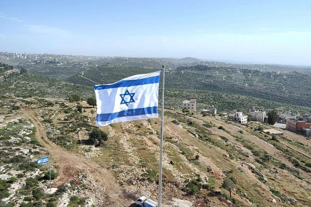 Un Ministre israélien a annoncé son intention d’accueillir l’activiste britannique d’extrême droite Tommy Robinson.