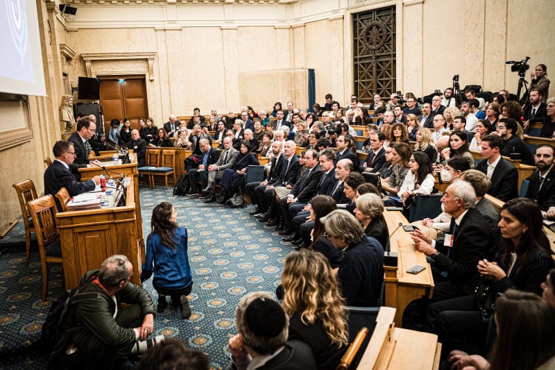 Le Monde : « En France, la majorité présidentielle se fracture sur le conflit entre Israël et le Hamas ».