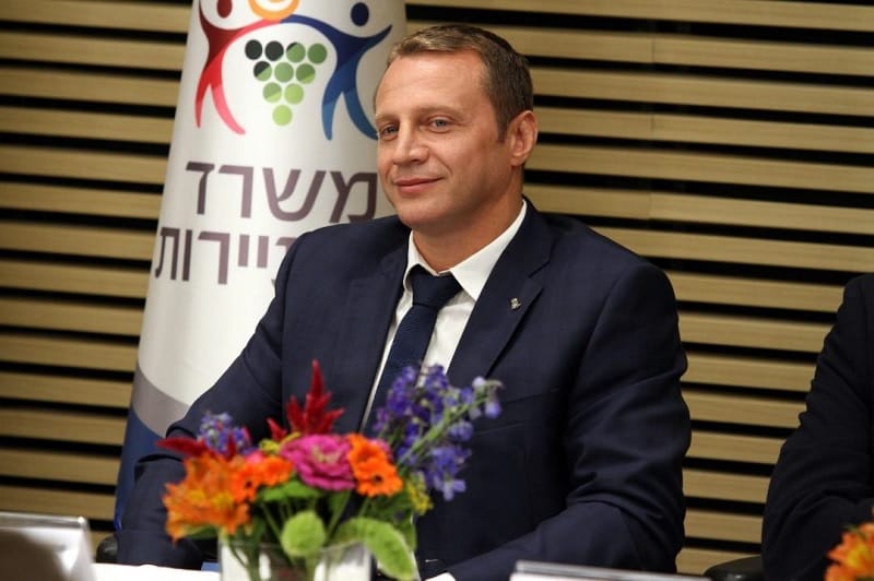 Le Ministre Yoel Razvozov veut faciliter l’entrée des touristes en Israël.
