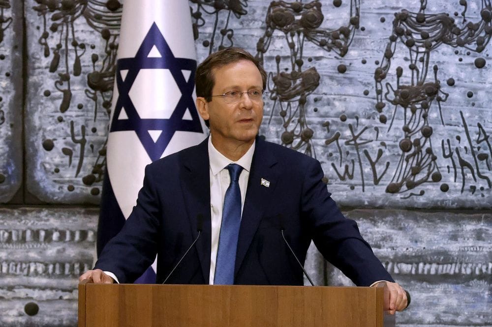 Davos-Israël. Tapis rouge et hélicoptère avec système anti-missile pour Isaac Herzog.