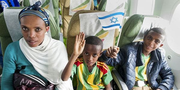 Good News. 360 juifs d’Ethiopie viennent d’atterrir en Israël.