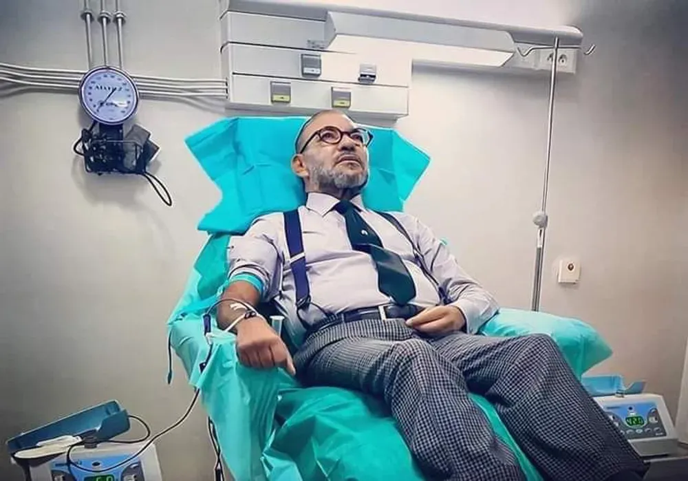 Le roi Mohammed VI du Maroc a rendu visite à des blessés du puissant séisme.