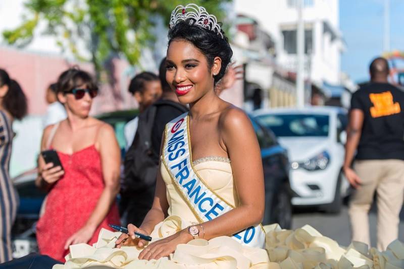 C’Israël. Le « Miss Fix the Universe » – Miss réparatrice de l’Univers – est né.