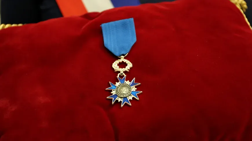 Ambassade de France (Tel-Aviv). Anne Baer, Chevalier de l’Ordre National du Mérite.