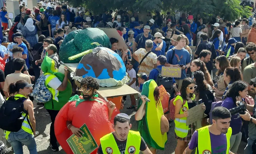 La Marche annuelle pour le climat à Tel-Aviv. Plus de 15 000 marcheurs.