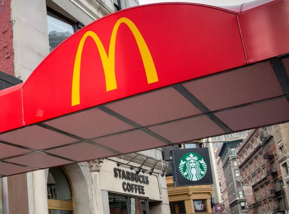 Fast-food et la Guerre Israël-Hamas. Les géants américains McDonald’s et Starbucks sont dans une posture délicate.