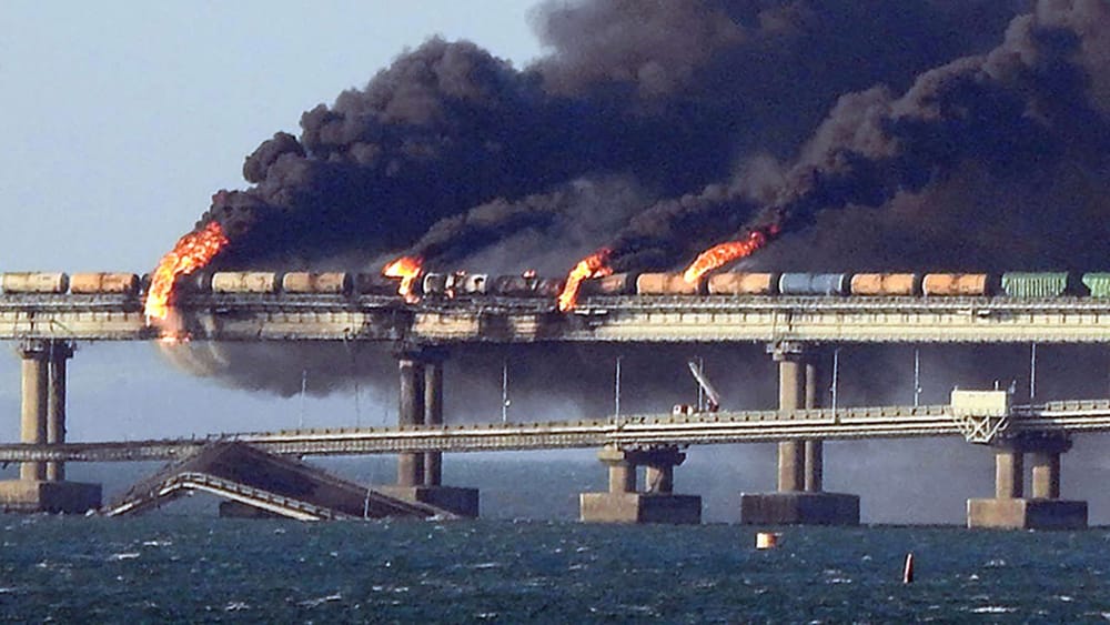 Faille de sécurité majeure… Le pont « Poutine » explose. L’Ukraine en joie…