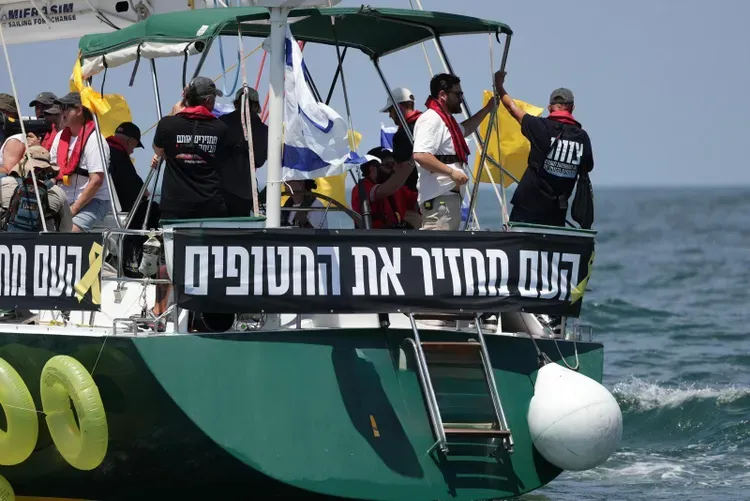 Les familles d’otages israéliens ont organisé une manifestation maritime exceptionnelle.