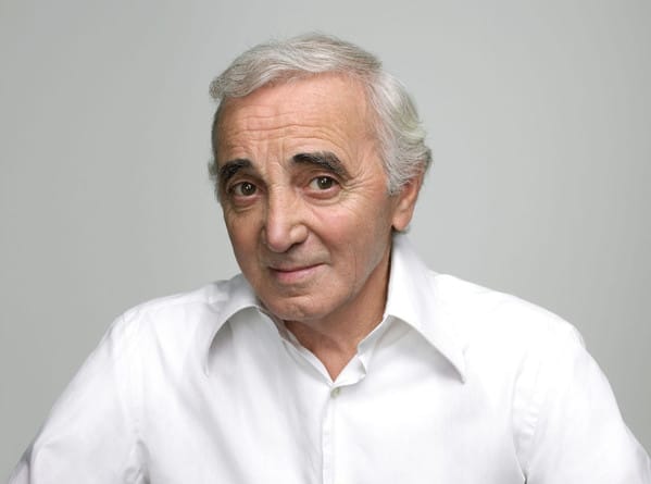 En Israël. Inauguration d’une stèle en l’honneur de Charles Aznavour.