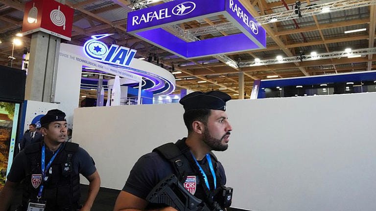 La chambre de commerce France Israël s’insurge contre le mur funéraire qui entoure les stands israéliens du Bourget.