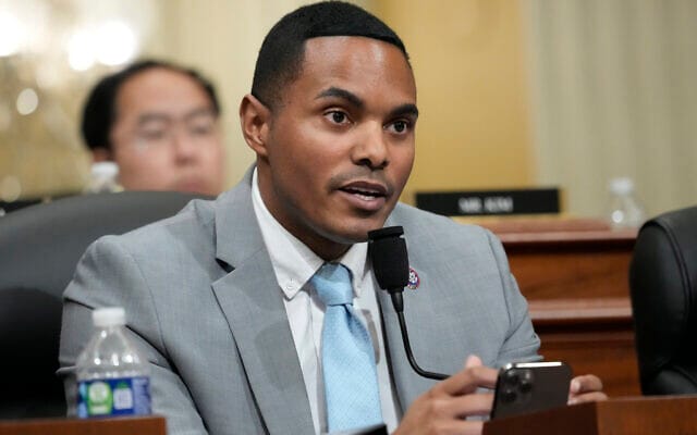 L’Homme du Jour. Ritchie Torres (New York), sénateur démocrate s’oppose à Joe Biden sur l’arrêt des livraisons d’armes à Israël.