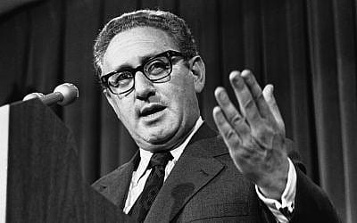 Henry Kissinger, grande figure controversée de la diplomatie américaine, est mort.