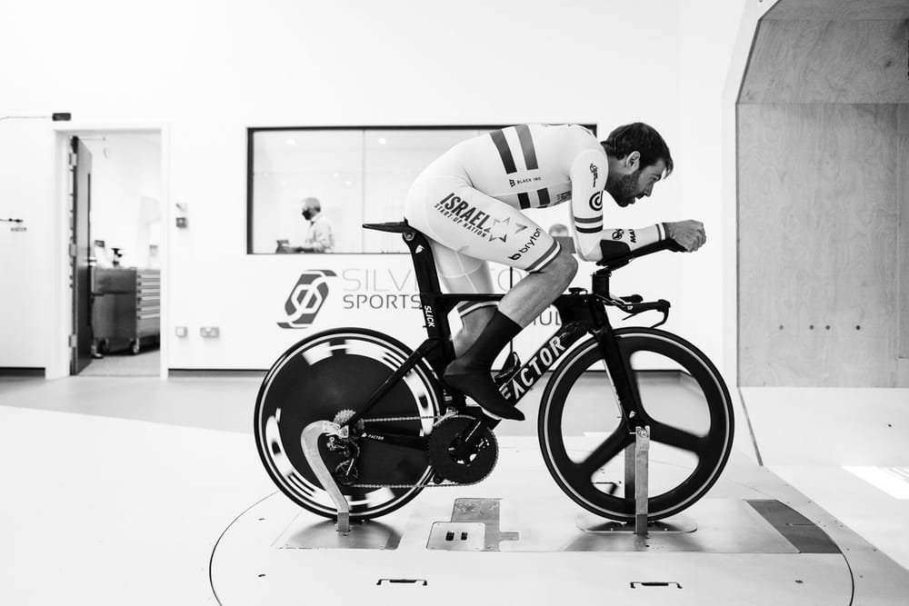 Alex Dowsett de l’équipe Israël Start-Up Nation va s’attaquer au record de l’heure.