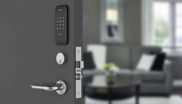 Alfred (Canada) et Wi-Charge (Israël) présentent les premières serrures intelligentes à chargement Wifi.