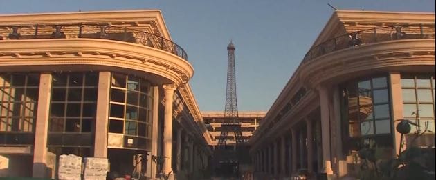 C’Curieux. En Israël , une réplique de la Tour Eiffel (63 mètres) installée à Netivot.