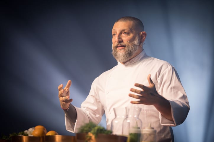Le chef Assaf Granit, comme des centaines de milliers d’Israéliens, a été mobilisé en tant que réserviste.