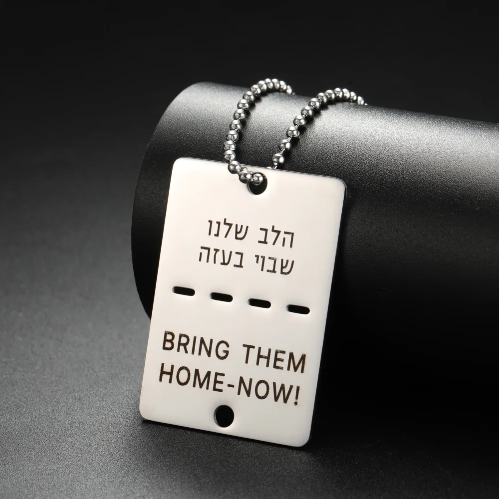 Question à IsraelValley. Brigitte Macron et le dossier Israël-Gaza. Brigitte Macron a t-elle vraiment porté la chaîne “Bring Them Home Now”?