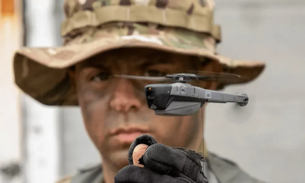 Israël s’intéresse énormément au biomimétisme. Le drone miniaturisé de l’armée américaine Black Hornet s’inspire directement des insectes.