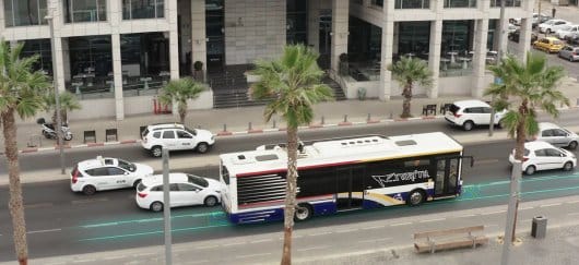 Electreon exploite avec succès un bus sur une route électrique à Tel Aviv.