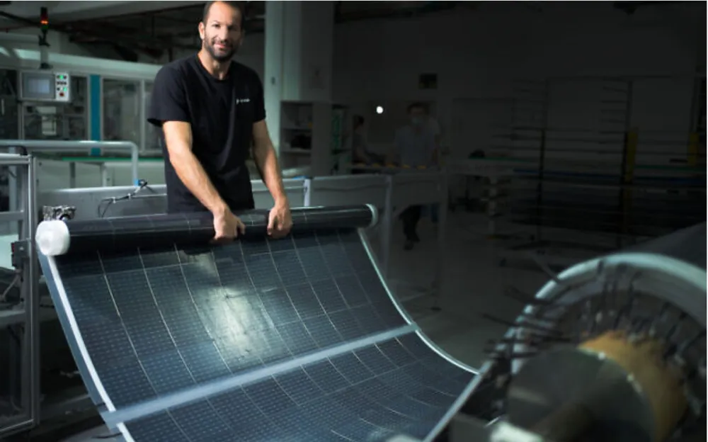 Apollo Power ouvre la 1ère  usine de panneaux solaires souples. Amazon, Volkswagen et Audi pour clients.