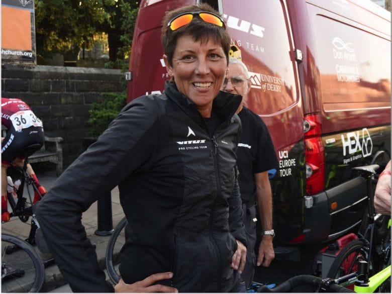 Cyclisme Israël Startup Nation. Une 1ère. Une femme Directeur sportif d’une équipe cycliste.