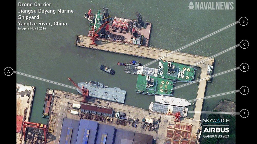 La marine chinoise fabriquerait le premier bâtiment porte-drones au monde.