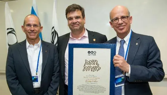 Réforme (Tel-Aviv). Le philanthrope Jeremy Coller est en colère.