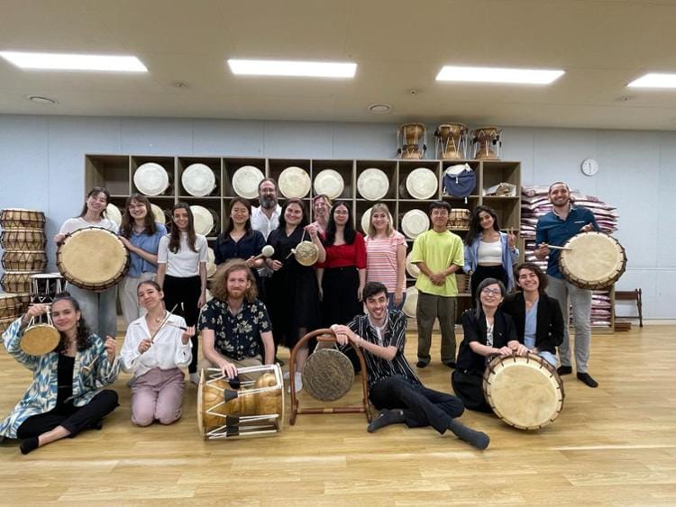 Quand des étudiants israéliens se rendent en Corée pour explorer son paysage musical.