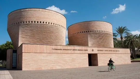 Université de Tel-Aviv. La synagogue Cymbalista, magnifique édifice.