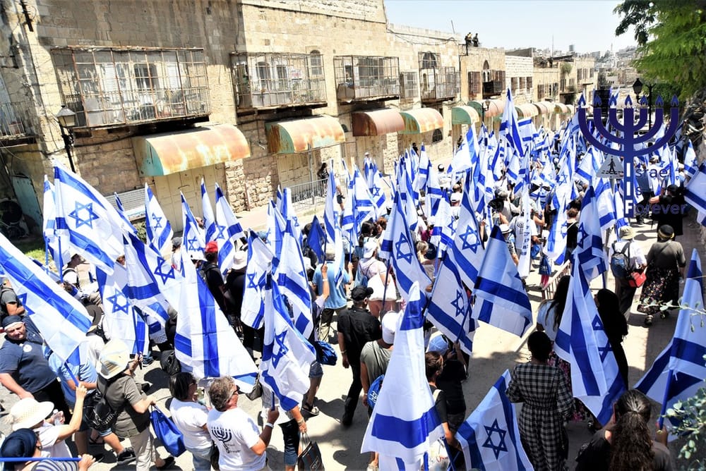 La ville de Modiin Illit à l’honneur. Des israéliens heureux dans la vie.