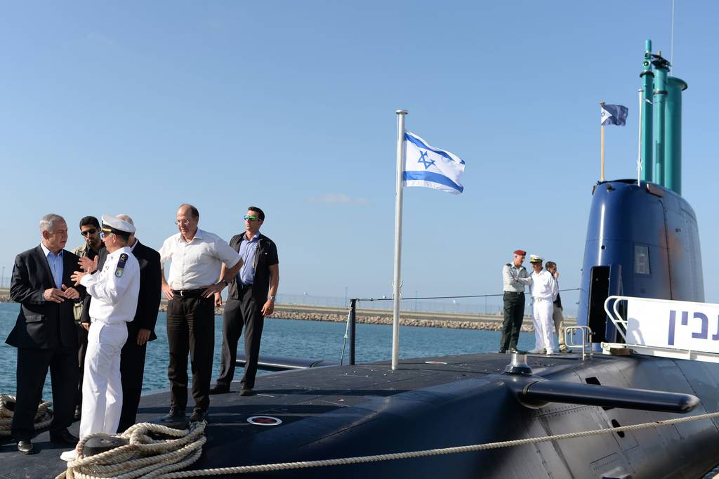 Achat de trois sous-marins allemands Dolphin par Israël.