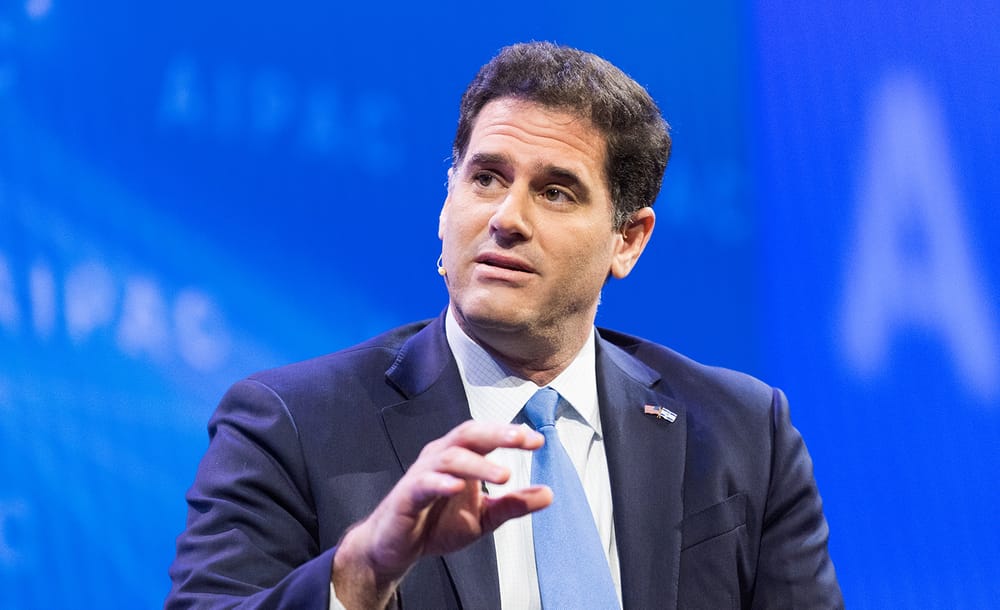 Le bras droit (et potentiel successeur) de Bibi, c’est lui. Ron Dermer, un poste clé.
