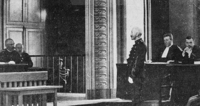 Alfred Dreyfus élevé au rang de général de brigade : l’Assemblée nationale française unanime.
